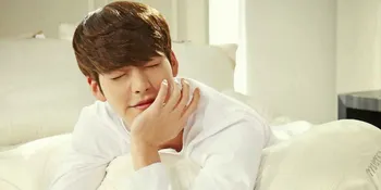 Foto Kelulusan Aktor Populer, Kim Woo Bin Paling Nggak Banget?