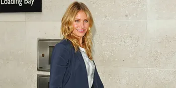 [FOTO] Kencan Bareng Suami, Cameron Diaz Terjatuh di Depan Umum