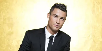 [FOTO] Kencan! Cristiano Ronaldo Dinner Bareng Kekasih Cantiknya