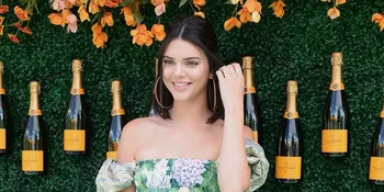 [FOTO] Kencan, Kendall Jenner Sandarkan Kepala di Pundak Blake Griffin