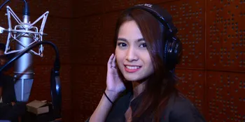 [FOTO] Kencan Pertama Acha Septriasa dan Pacarnya, Masih Kaku