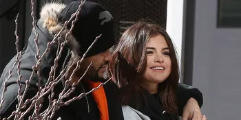 [FOTO] Kencani The Weeknd, Selena Gomez Pamer Kaki Indahnya