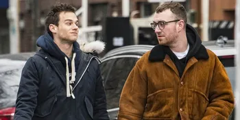 [FOTO] Ketika Sam Smith &#38; Brandon Flynn Umbar Ciuman Panas di Depan Umum
