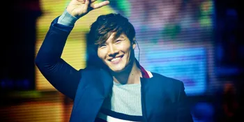 [FOTO] Kim Jong Kook Kepergok Jalan Bareng Aktris China