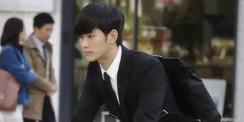 [FOTO] Kim Soo Hyun Syuting 'Producer', Lebih Mirip Do Min Joon