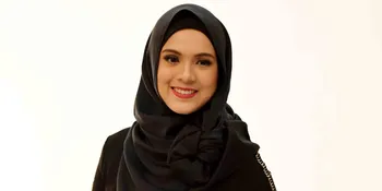 [FOTO] Kocak! Begini Ekspresi Nycta Gina Saat Menyuapi Anaknya