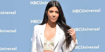 [FOTO] Kourtney Kardashian &#38; Pacar Brondongnya Tertangkap Mesra