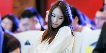 FOTO: Krystal Tampil Cantik di Teaser 'BRIDE OF THE WATER GOD'