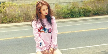 [FOTO] Lakoni Pemotretan Seksi, Song Ji Hyo Umbar Perut & Paha