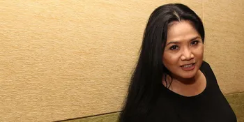 [Foto] Lebih Setengah Abad, Vina Panduwinata Masih Lucu