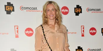 [FOTO] Lepas Bra, Chelsea Handler Lagi-Lagi Pamer Dada Pada Dunia