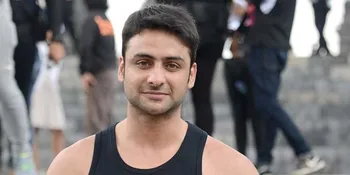 [Foto] Liburan Bareng Anak, Rohit Bhardwaj Super Bahagia