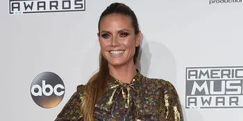 [FOTO] Liburan Bareng Pacar, Heidi Klum Topless di Balkon Hotel