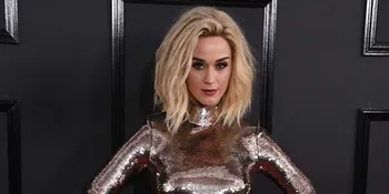 [FOTO] Liburan di Italia, Katy Perry Party Bareng Cowok Ganteng