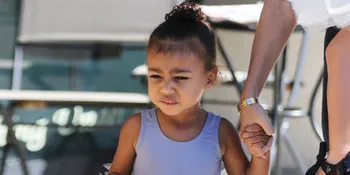 [FOTO] Lucu Maksimal! Begini Gaya North West di Baby Shower Kim K