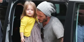 [FOTO] Lucunya... Saat Kuku Cantik Harper Beckham Dihias Kuteks