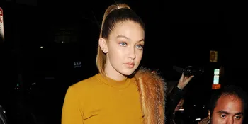 [FOTO] Makin Berani, Gigi Hadid Pakai Dress Transparan di Runway