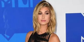 FOTO: Makin Dekat, Hailey Baldwin dan Cameron Dallas Pacaran?
