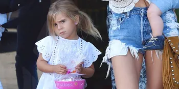 [FOTO] Makin Sosialita! Penelope Disick Bawa Hermes Ratusan Juta