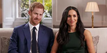 [FOTO] Manisnya Pangeran Harry Saat Bisikkan Sesuatu Pada Meghan Markle