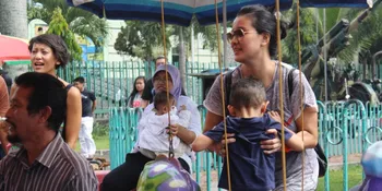 [Foto] Marcella Zalianty Temani Anak Bermain di CFD Malang