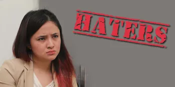 [FOTO] Marshanda Kirim 'Jari Tengah' Untuk Para Haters