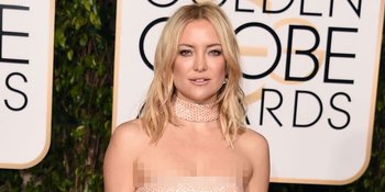 [FOTO] Membungkuk Saat Kenakan Rok Mini, Pakaian Dalam Kate Hudson Tertangkap Kamera