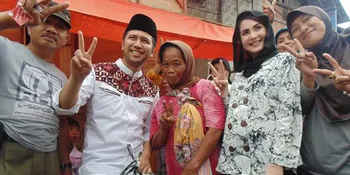 FOTO: Menang Pilkada, Suami Arumi Bachsin Ngepel Masjid Agung