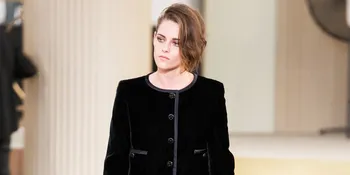 [FOTO] Momen Konyol Saat Kristen Stewart 'Nyeker' di Red Carpet
