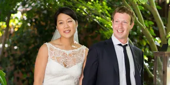 FOTO: Momen Manis Mark Zuckerberg Ajak Putri Kecilnya Berenang