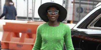 [FOTO] Muncul di Depan Umum, Lupita Nyong O Mendadak Berkerudung