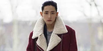 [FOTO] Naik Kereta Umum, Lee Soo Hyuk Pamer Selfie Ganteng!