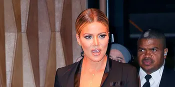 [FOTO] Natal, Khloe Kardashian Beri Brondongnya 2 Hadiah Mewah