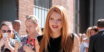 [FOTO] Ngaku Biseksual, Bella Thorne Ciuman Dengan Pacar Baru