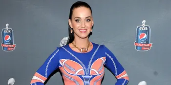 [FOTO] Niat Hati Tampil Keren, Katy Perry Malah Terlihat Aneh