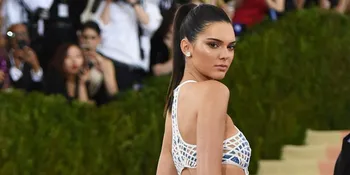 [FOTO] Pakai Gaun Transparan, Kendall Jenner Ekspos Area Intim