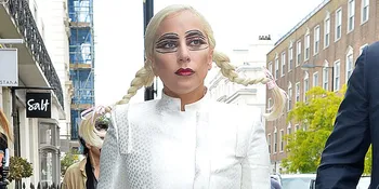 [FOTO] Pakai High Heels 30 Cm, Cuma Lady Gaga Jagonya