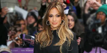 [FOTO] Pakai Outfit Super Ketat, Jennifer Lopez Siap Pikat Hatimu