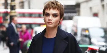 [FOTO] Pamer Abs di Paris Fashion Week, Cara Delevingne Makin Cantik