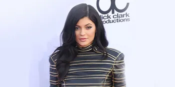 [FOTO] Pamer Kemolekan Tubuh, Kylie Jenner Bikin Pria Lupa Diri