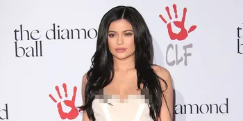[FOTO] Pemotretan Tanpa Busana, Kylie Jenner Hanya Berlumuran Cat