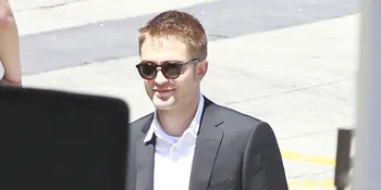 [FOTO] Penampilan Polos 'Mantan Pacar' Robert Pattinson, Cantik?