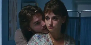 [Foto] Penelope Cruz Belajar Menyusui di Film Terbaru