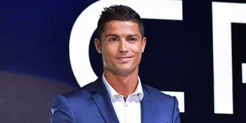 [FOTO] Perdana! Cristiano Ronaldo Posting Foto Bayi Kembarnya