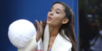 [FOTO] Pesta Bareng, Ariana Grande dan Sang Pacar Ciuman Mesra