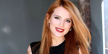 FOTO: Photoshoot di Pantai, Bella Thorne Berbikini Menggoda
