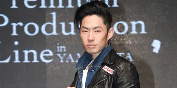 [FOTO] Pose Cute Bareng Ponakan, Vanness Wu Pamer Otot Kekar