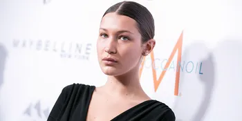 FOTO: Pose Nude Buat Vogue, Bella Hadid Ikuti Jejak Sang Kakak