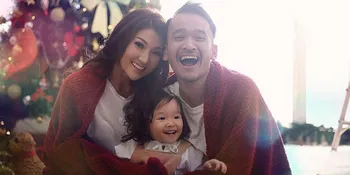 FOTO: Potret Sarwendah Yang Sampai Tidur di Sofa Menunggu Ruben Onsu Pulang