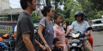 [Foto] Ramah, Marcella Zalianty Layani Fans di Malang